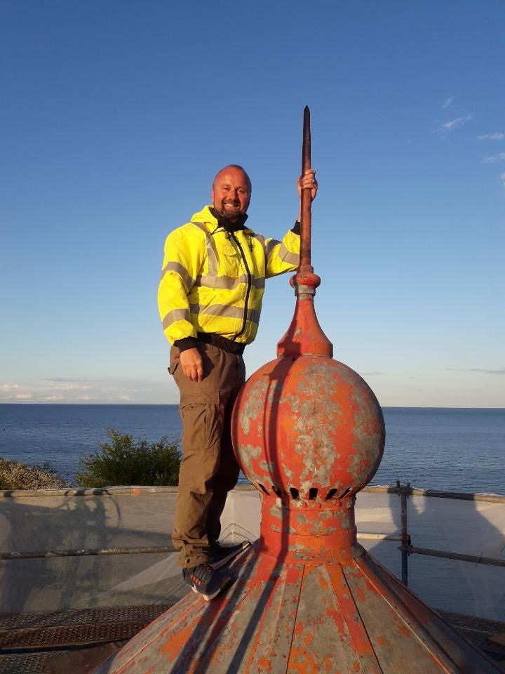 Klaus Folkmann på toppen af et fyrtårn
